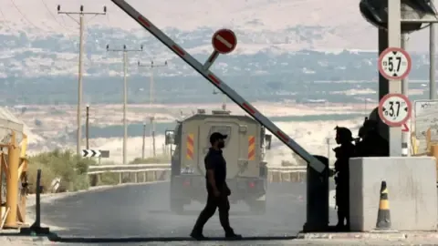 Two Individuals Shot in Incident Close to West Bank-Jordan Passage, IDF Reports